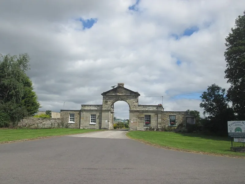 Entrance to Thirkleby Hall Caravan Park